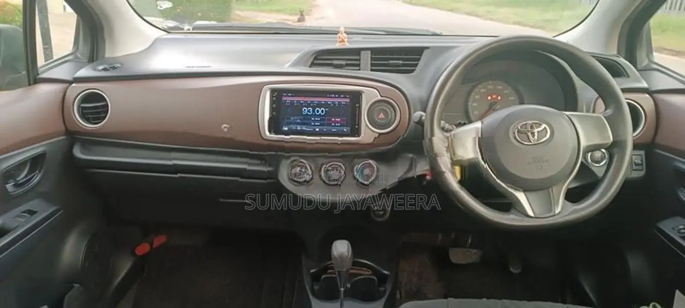 Toyota Vitz 2011