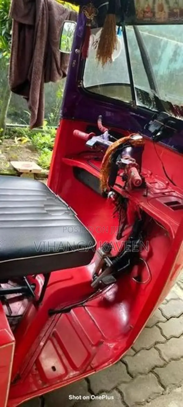 Bajaj RE 2002