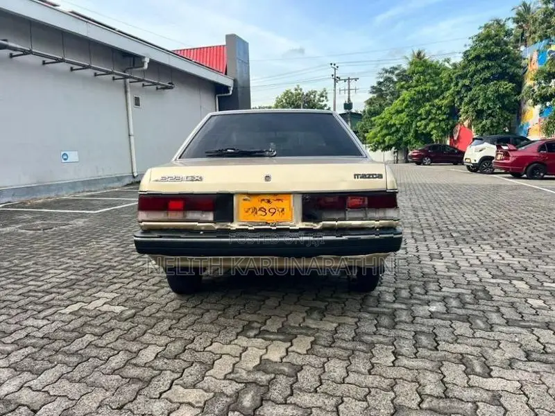 Mazda Familia 323 1984