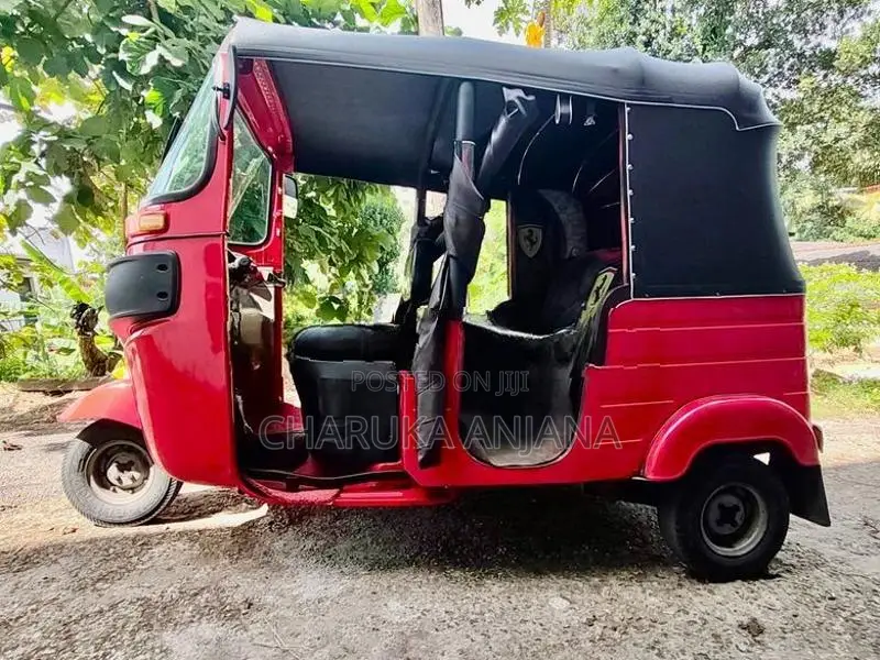 Bajaj RE 2015