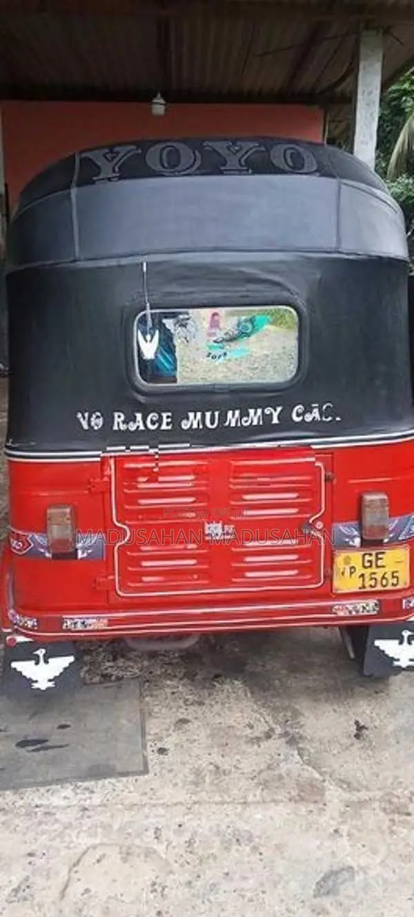 Bajaj RE 2000