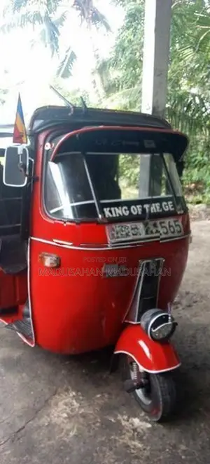 Bajaj RE 2000