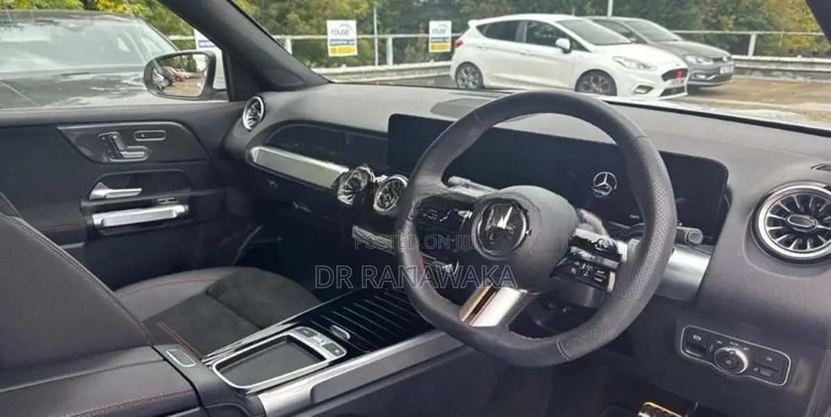 Mercedes Benz GLB 200 AMG Premium Plus 2025