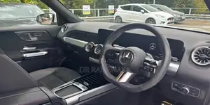 Mercedes Benz GLB 200 AMG Premium Plus 2025