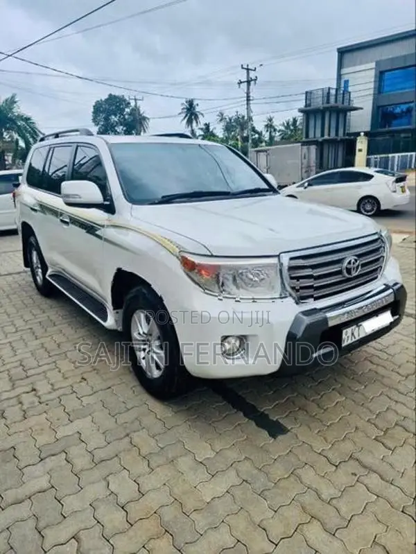 Toyota Land Cruiser LC200 2012