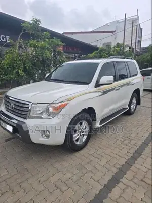 Toyota Land Cruiser LC200 2012