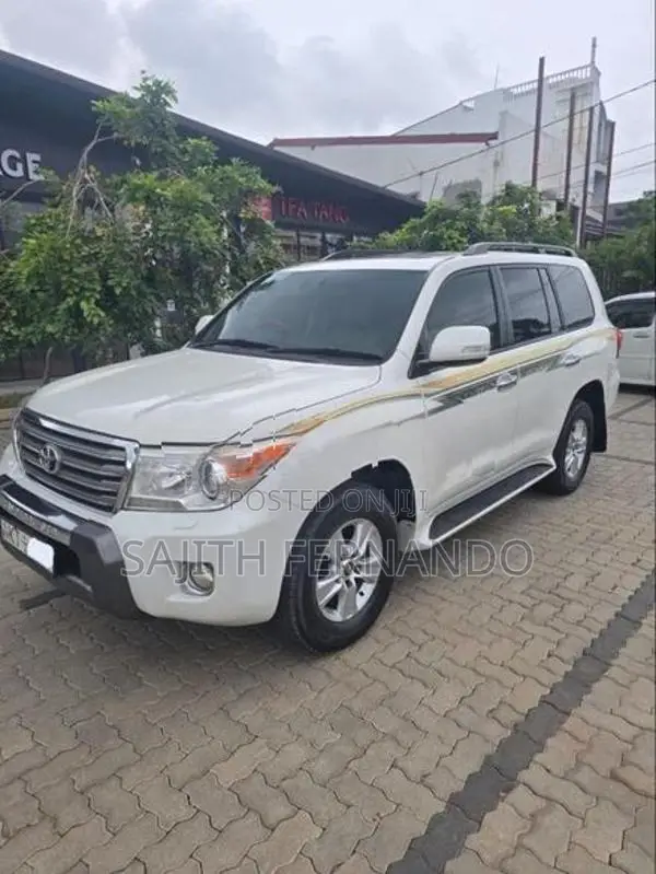 Toyota Land Cruiser LC200 2012