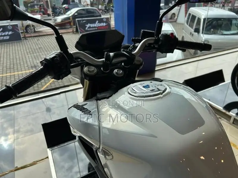 Bajaj Pulsar N160 Premium 2026