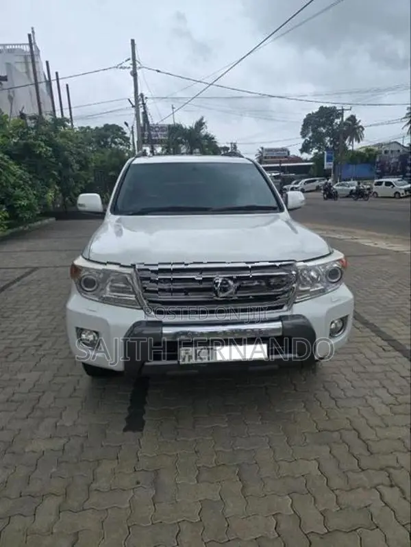 Toyota Land Cruiser LC200 2012