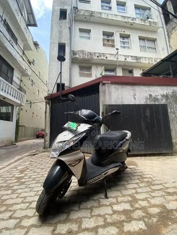 Honda Dio SCV110 2016
