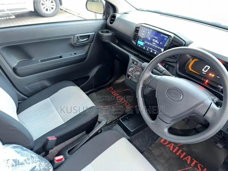 Daihatsu Mira Es Safety 2025