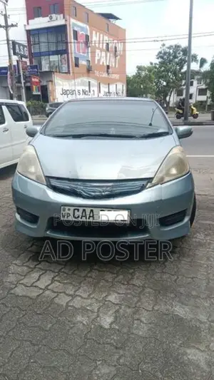 Honda Fit Shuttle 2012