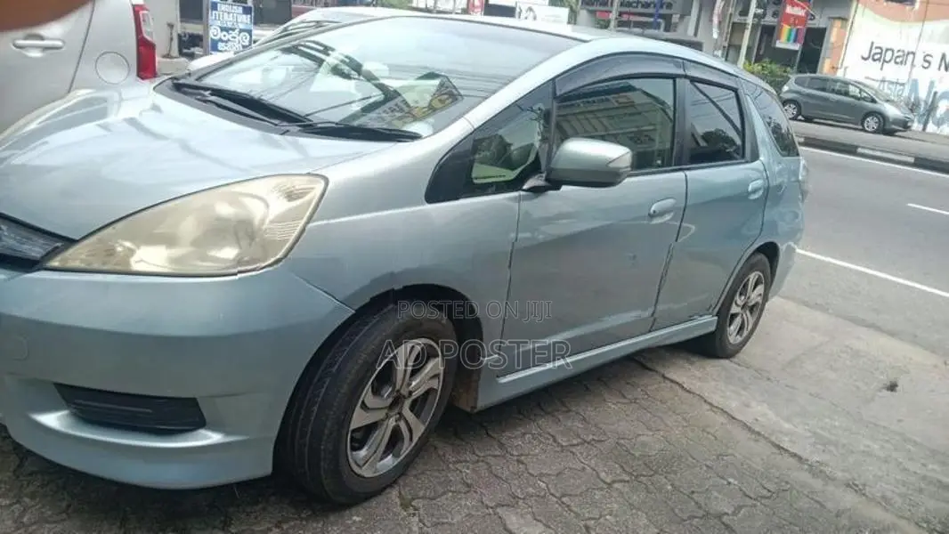 Honda Fit Shuttle 2012