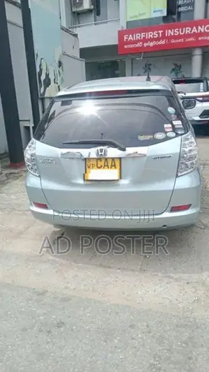 Honda Fit Shuttle 2012