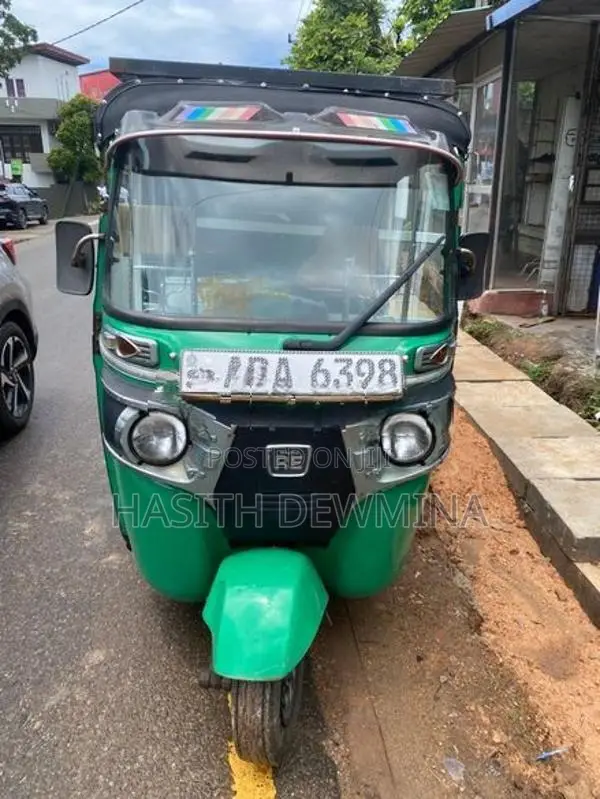 Bajaj RE 2015