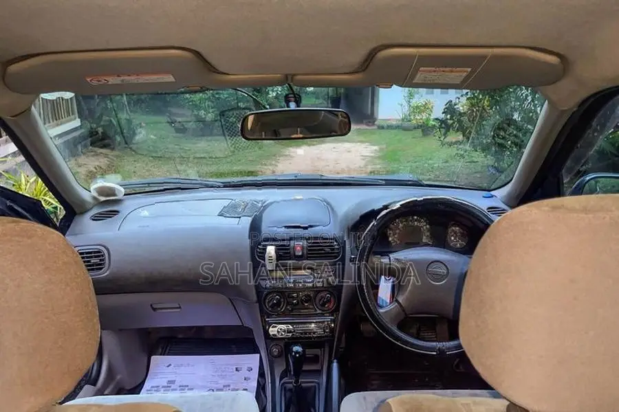 Nissan Sunny 2001