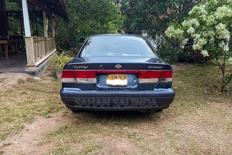 Nissan Sunny 2001