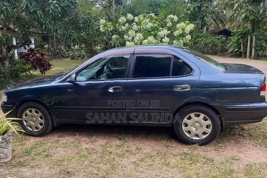 Nissan Sunny 2001