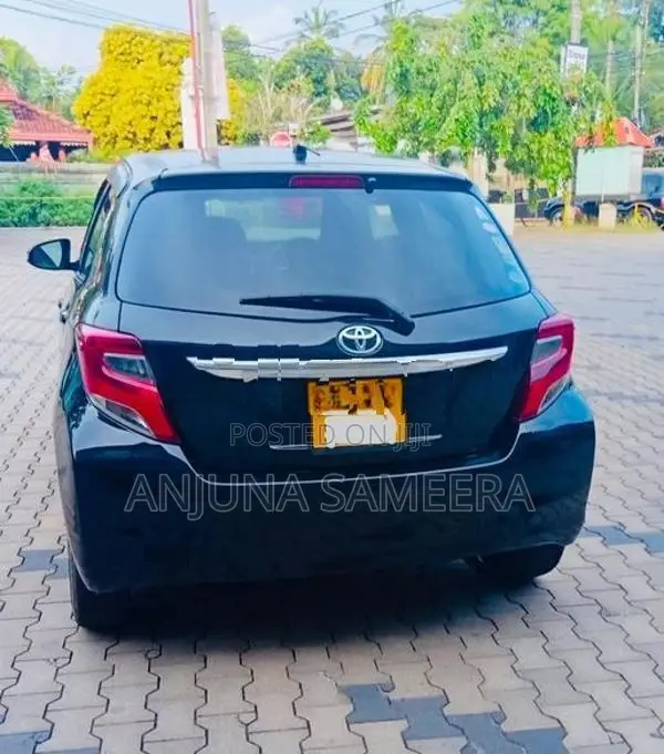 Toyota Vitz 2015