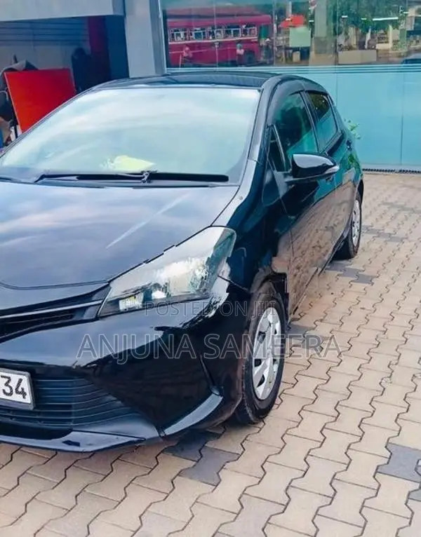 Toyota Vitz 2015