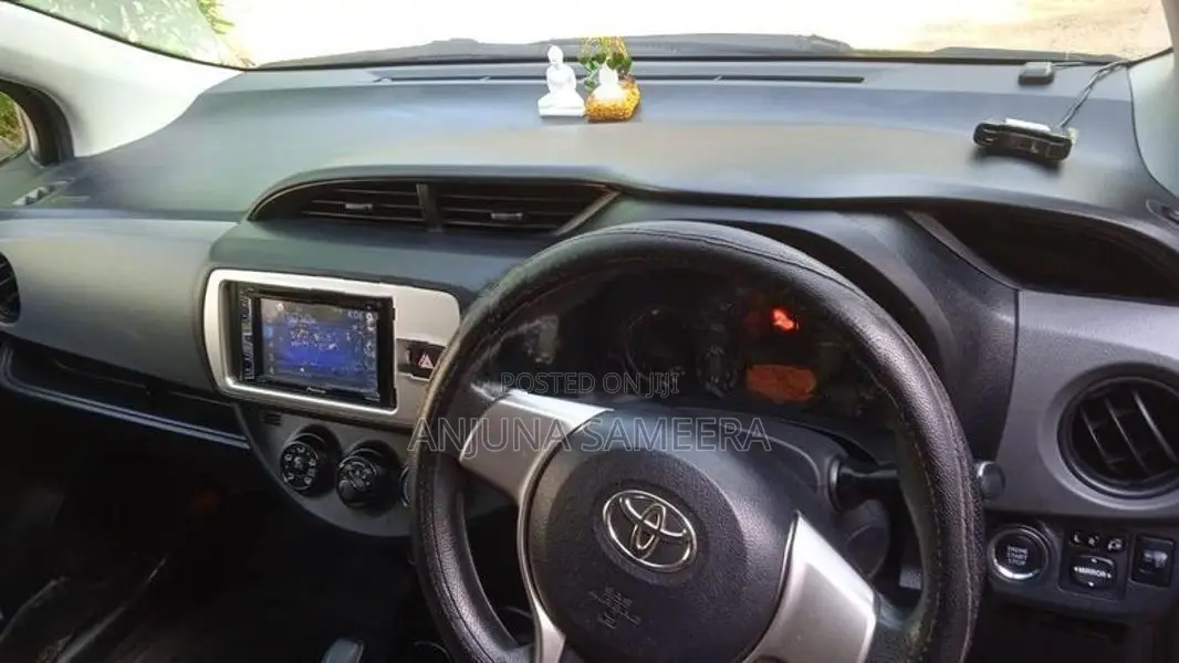 Toyota Vitz 2015