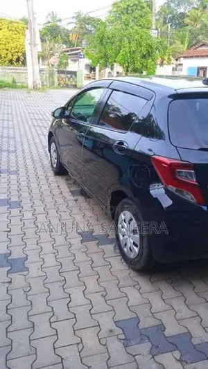 Toyota Vitz 2015
