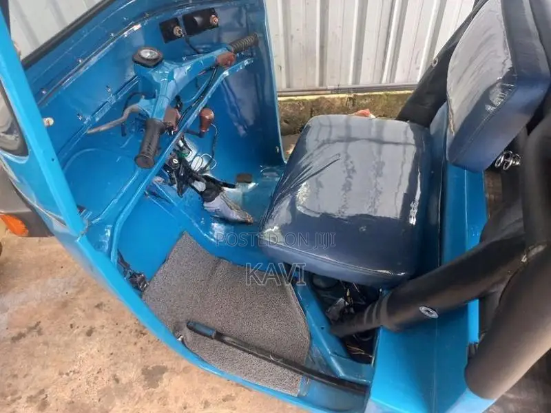 Bajaj RE 2006