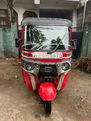 Bajaj RE 2015