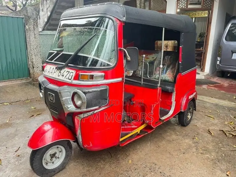 Bajaj RE 2015