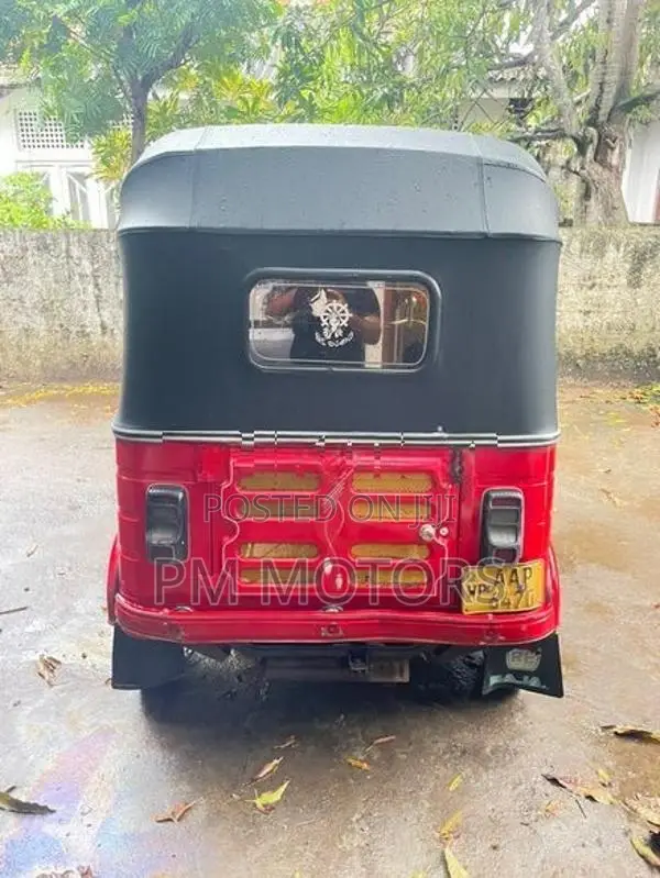 Bajaj RE 2015