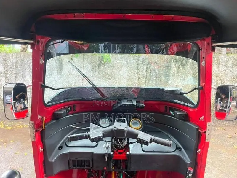 Bajaj RE 2015