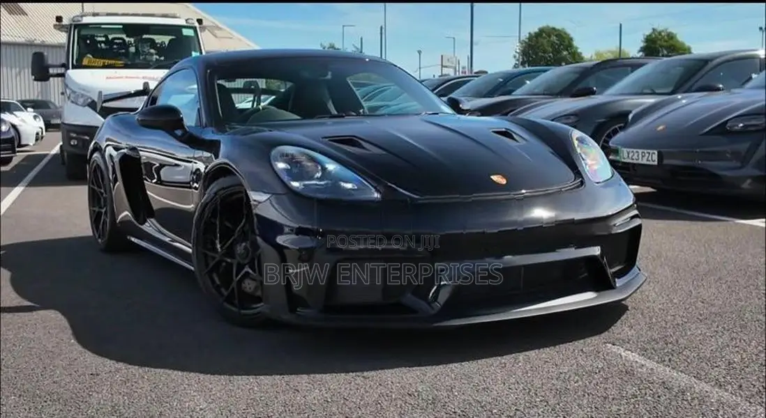 Porsche 718 Cayman GT4 2025