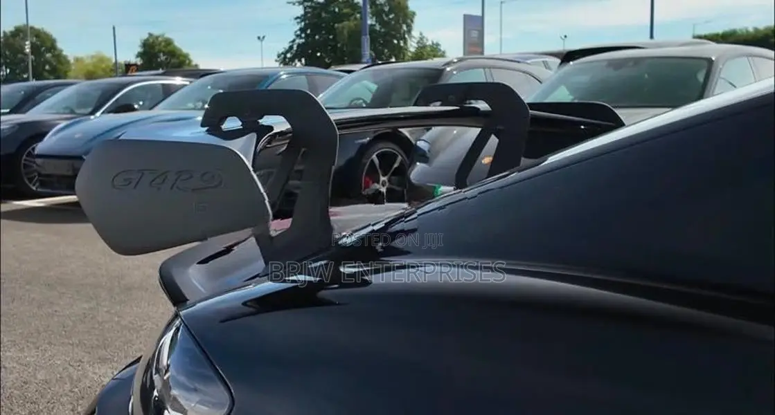Porsche 718 Cayman GT4 2025