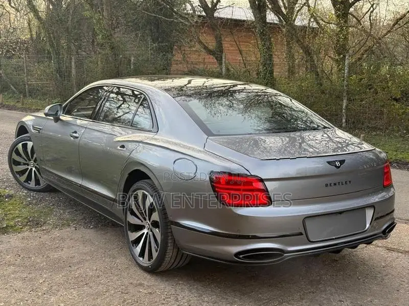 Bentley Flying Spur Azure v8 2026