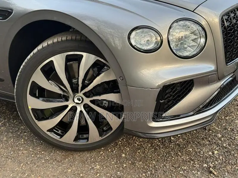 Bentley Flying Spur Azure v8 2026
