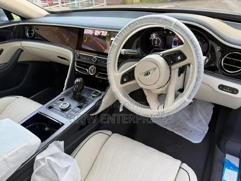 Bentley Flying Spur Azure v8 2026