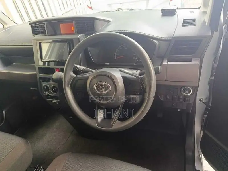 Toyota Roomy 2023