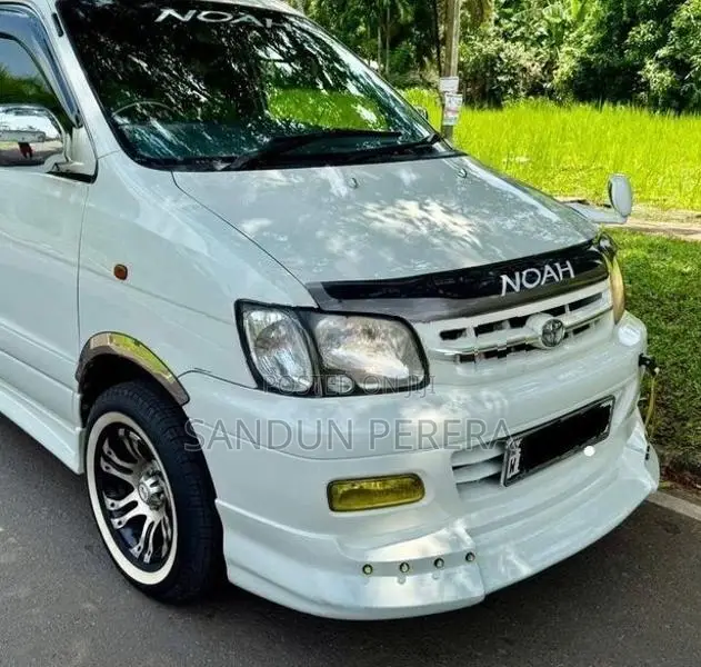 Toyota Noah 2002