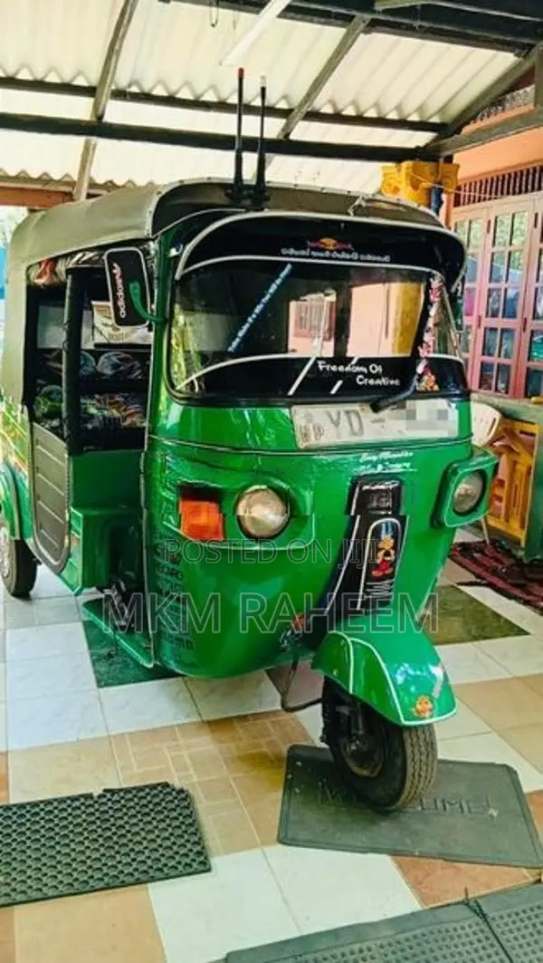 Bajaj RE 2011