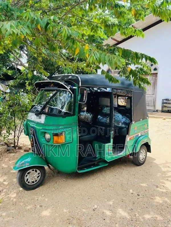 Bajaj RE 2011