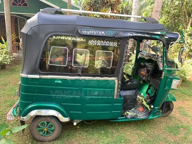 Bajaj RE 2013