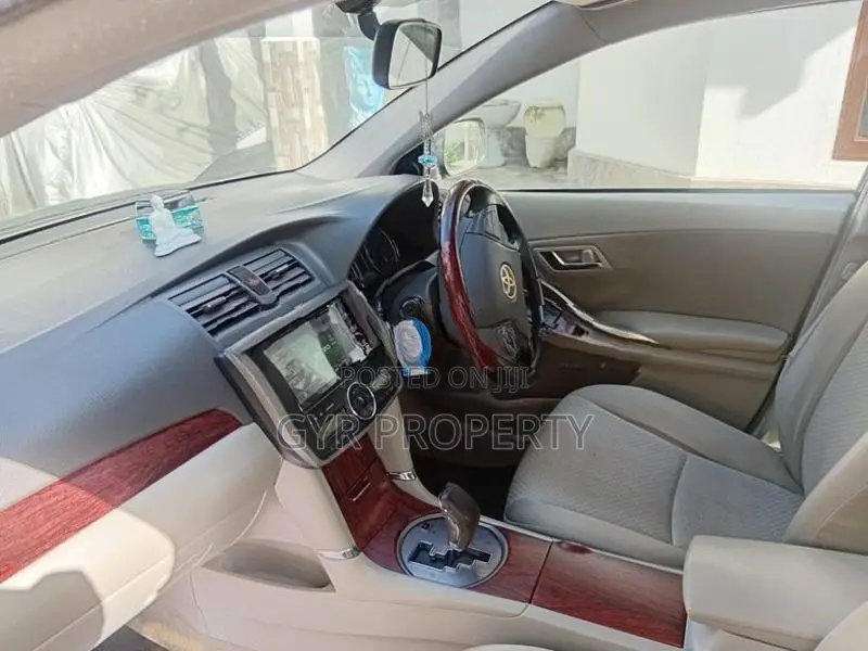 Toyota Premio Superior 2010