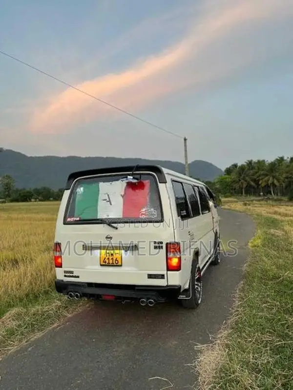 Nissan Caravan 2004