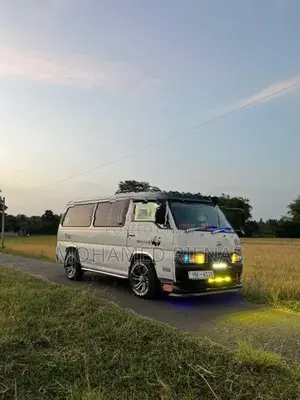 Nissan Caravan 2004