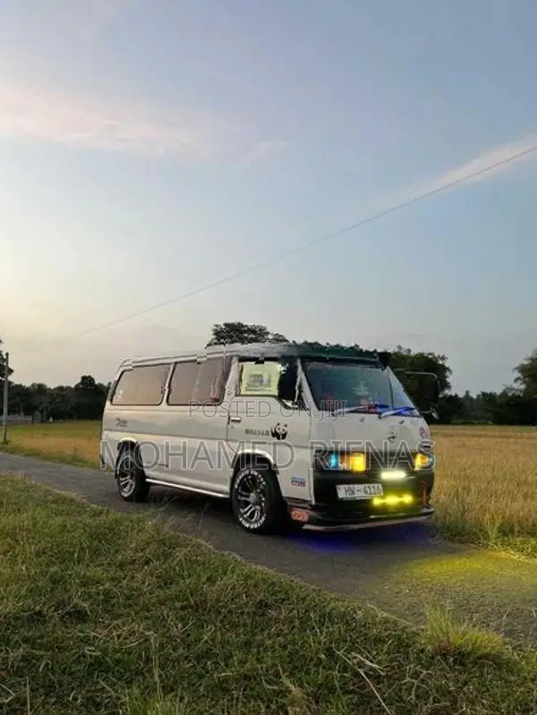 Nissan Caravan 2004
