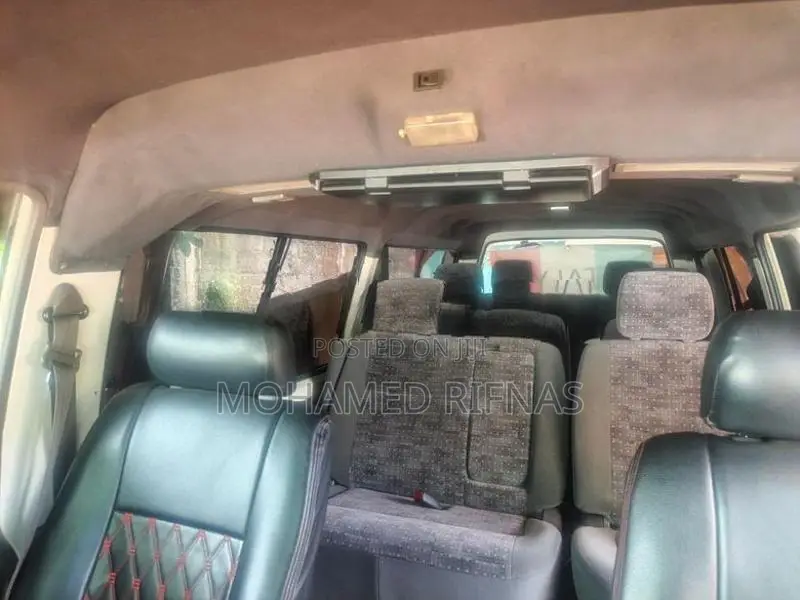 Nissan Caravan 2004