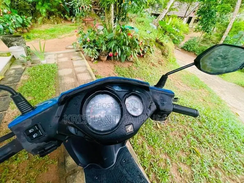 Honda Dio SCV110 2016