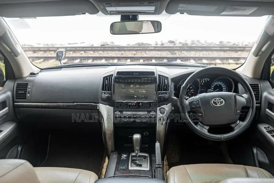 Toyota Land Cruiser VX V8 2011