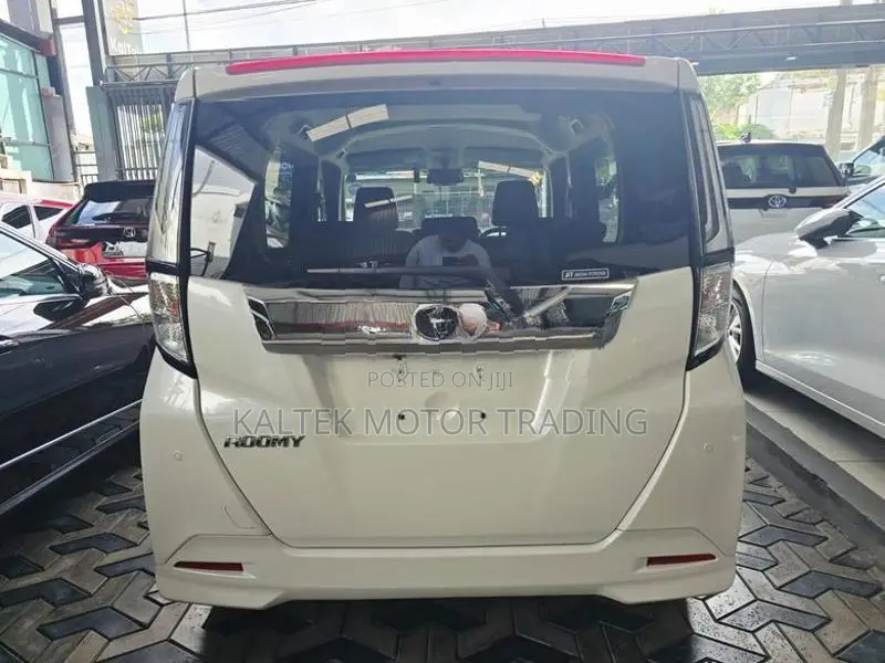 Toyota Roomy Custom G 2024