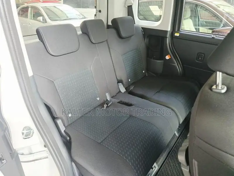 Toyota Roomy Custom G 2024